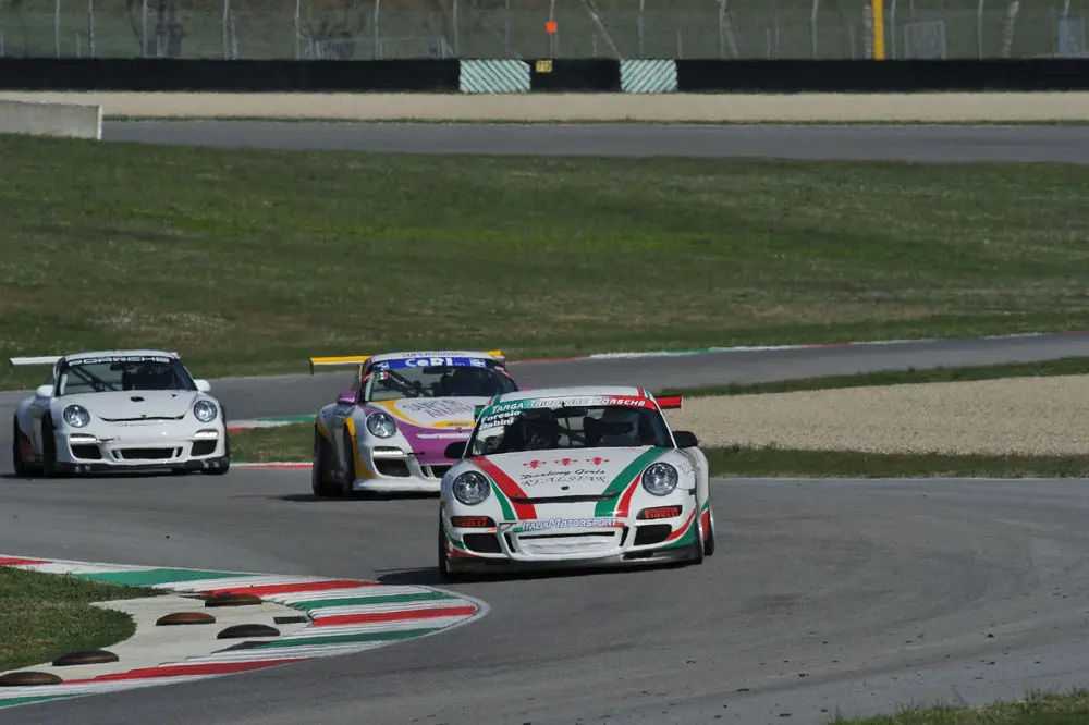 Targa Tricolore Porsche, test collettivi al Mugello ad alto contenuto agonistico