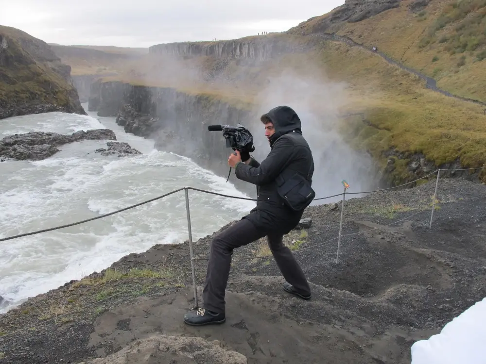 "Il Testimone": Pif incontra il Grillo islandese