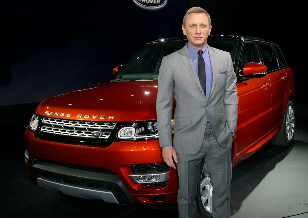 Daniel Craig guida la nuova Range Rover Sport per le strade di Manhattan