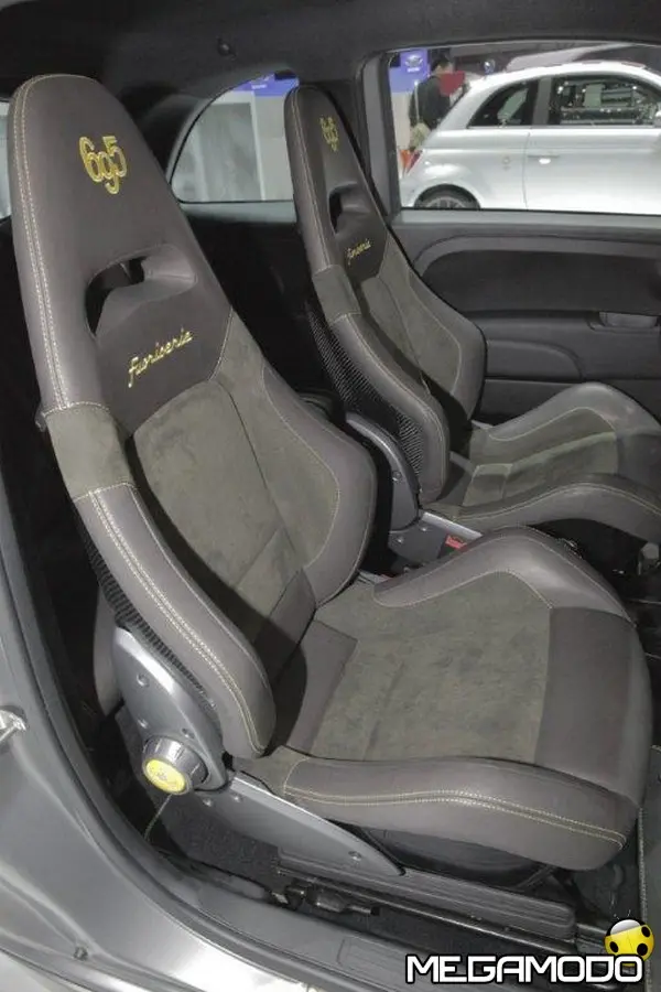 Alcantara per gli interni delle Abarth 695 "Fuoriserie"