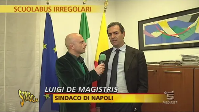Striscia la Notizia: il ricordo di Enzo Jannacci e gli scuolabus abusivi di Napoli