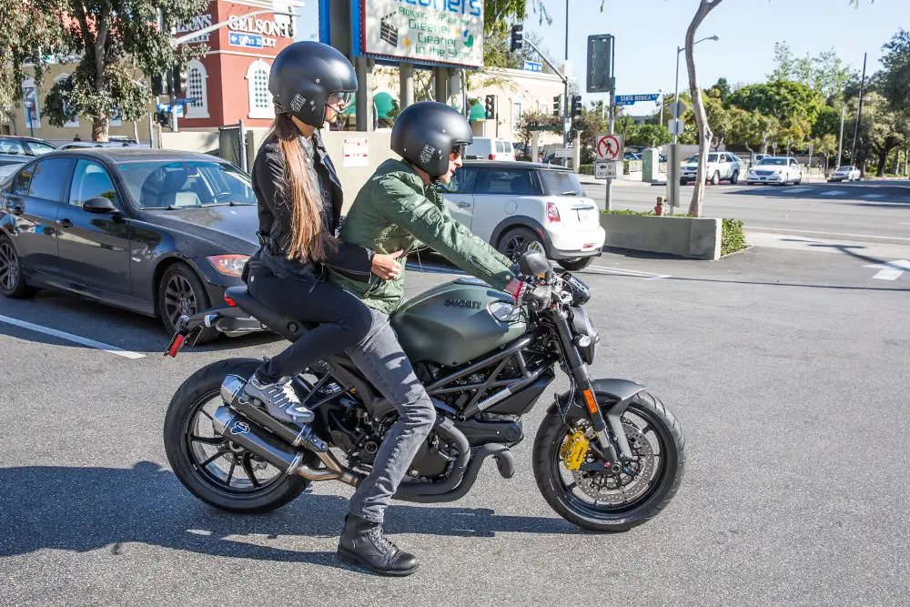 Adrien Brody con la Ducati Monster Diesel per le strade di Los Angeles