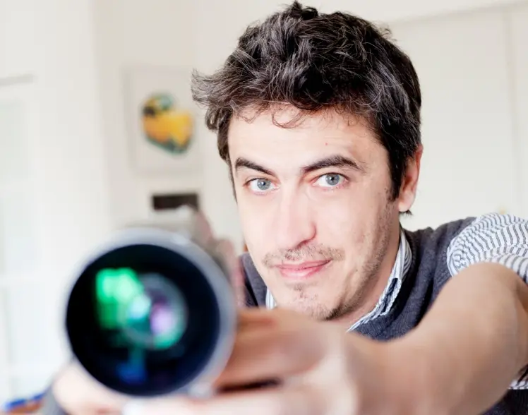 "Il Testimone": Pif racconta le vite di alcuni transessuali italiani