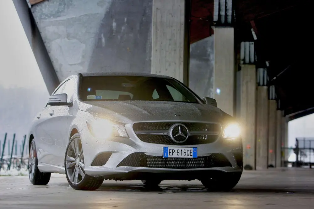 La nuova Mercedes-Benz CLA si svela di notte