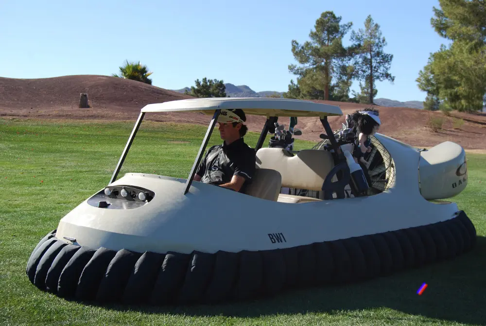 Oakley e Bubba Watson per la prima auto da golf hovercraft