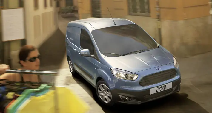 Ford Transit Courier debutta al Salone dei Veicoli Commerciali di Birmingham