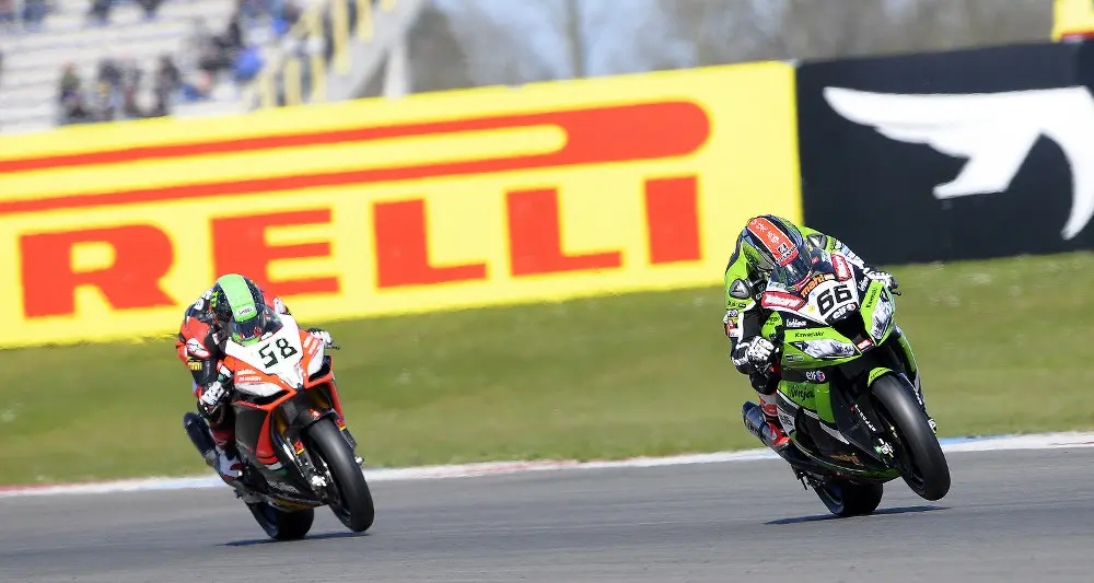 SBK, Tom Sykes e Eugene Laverty vincono ad Assen con Pirelli