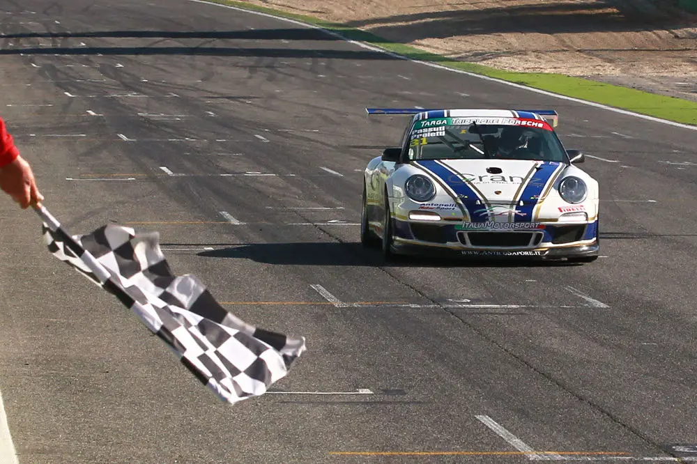 Targa Tricolore Porsche: Proietti-Passuti e Alessandri vincono a Vallelunga
