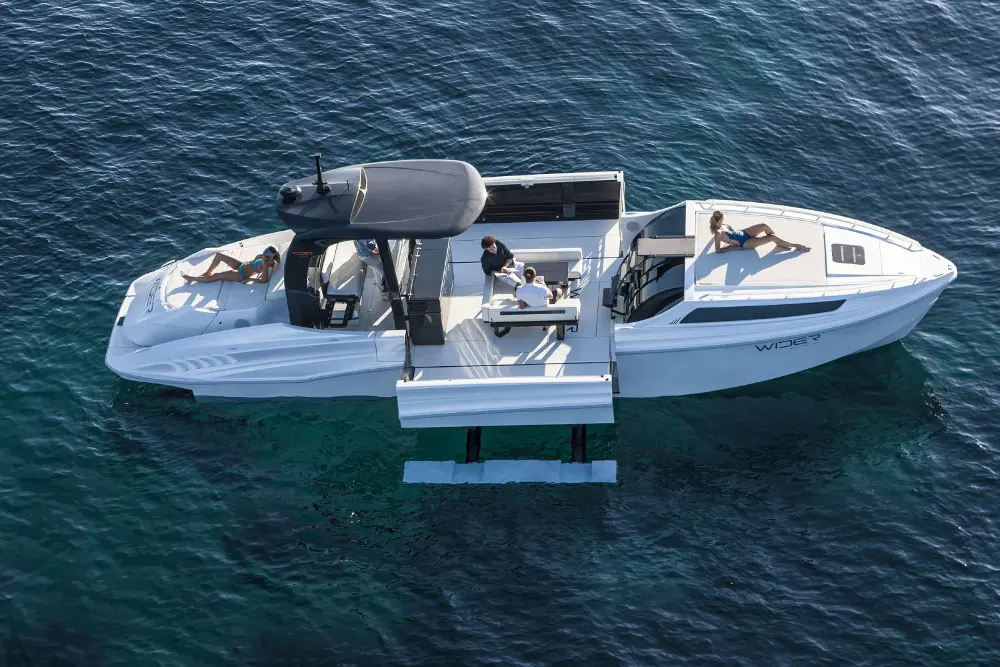 Wider 42’ debutta in Asia
