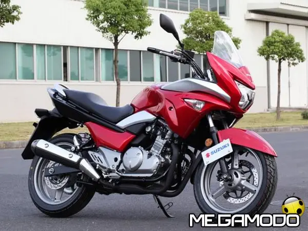 Suzuki Inazuma GW250S in anteprima mondiale al Salone di Shanghai 2013