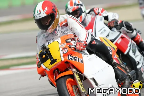 spettacolo yamaha alla 200 miglia di imola revival 2013 22 4 2013 giacomo agostini e luca cadalora