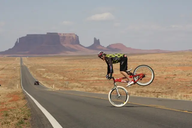Striscia la Notizia: Vittorio Brumotti riprova il Guinness World Records 
