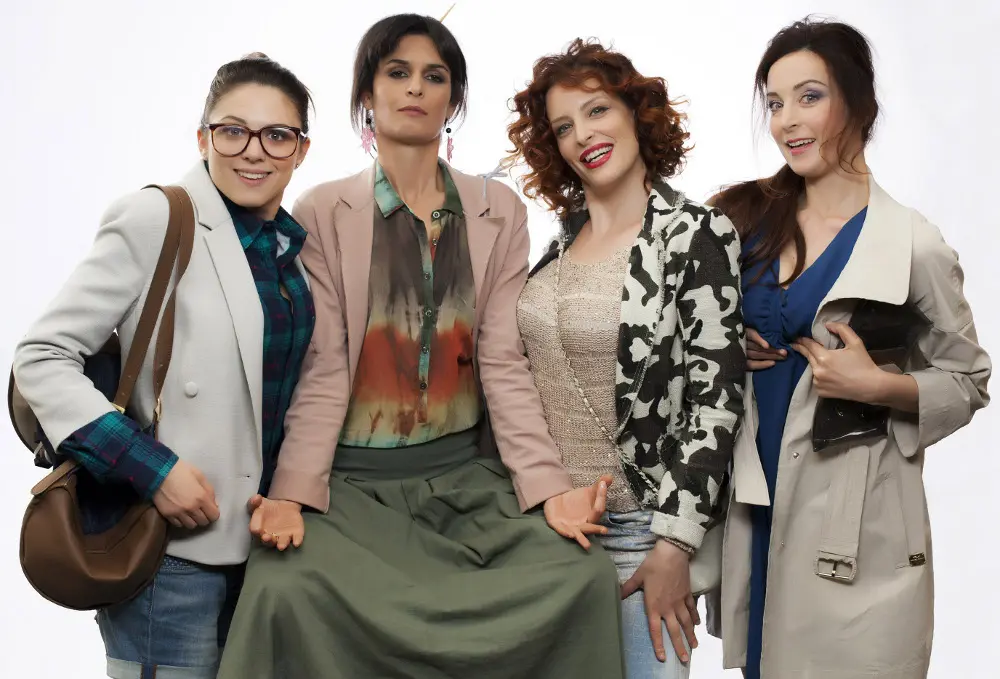 “Bye Bye Cinderella”, la sit-com sui vizi e le virtù delle donne moderne