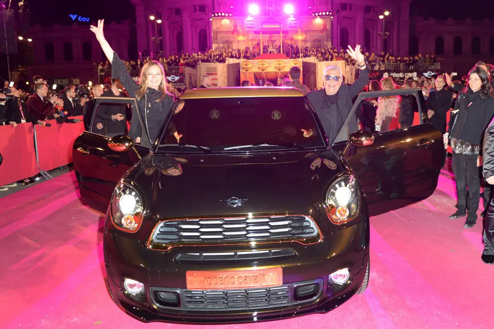 La MINI Life Ball 2013 di Roberto Cavalli raccoglie la somma più alta per la lotta contro l’AIDS