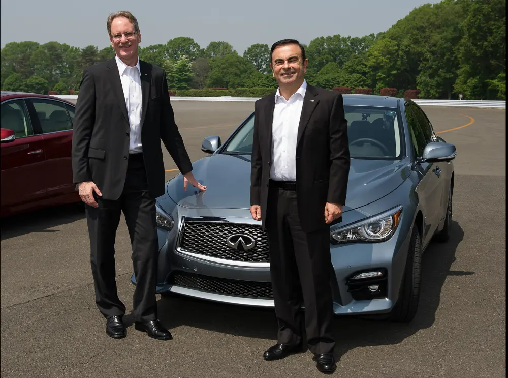 Infiniti Q50, il primo esemplare esce dalla linea di produzione dello stabilimento di Tochigi