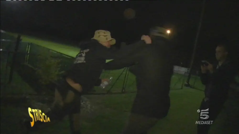 Striscia la Notizia: aggredito Edoardo Stoppa 