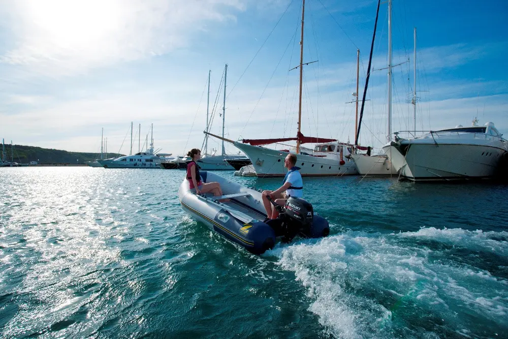 Nuovi motori fuoribordo Suzuki DF15AT e DF20AT