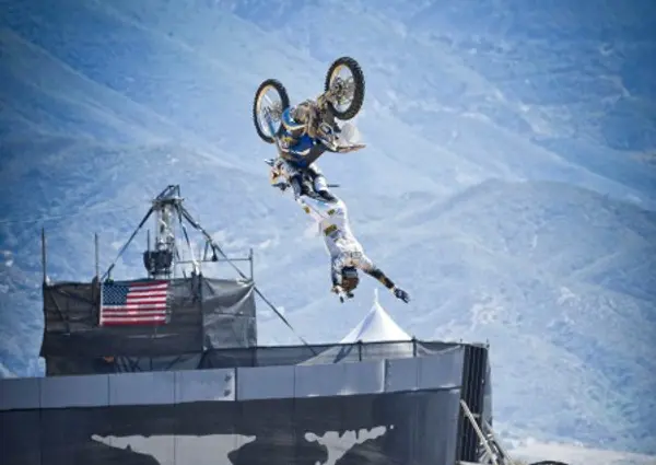 Rod Adelberg vince la terza gara del Red Bull X-Fighters a Glen Helen