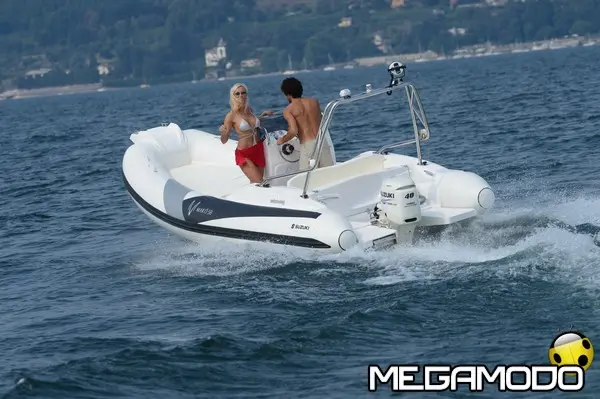 Suzuki alla tappa milanese del “Navigar m’è dolce”