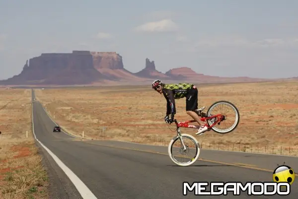 Striscia la Notizia: Vittorio Brumotti riprova il Guinness World Records 