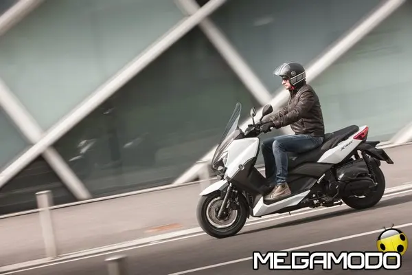 in arrivo il nuovo yamaha x max 400 yamaha x max 400 my 2013 action