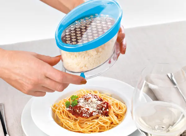 Grattugia Gradosa di Meliconi, la freschezza del formaggio appena grattugiato