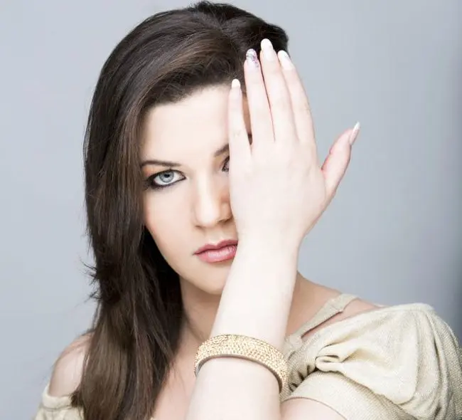 Maria Troisi online conil  video del brano "Never Fall In Love Again (Rain)" 