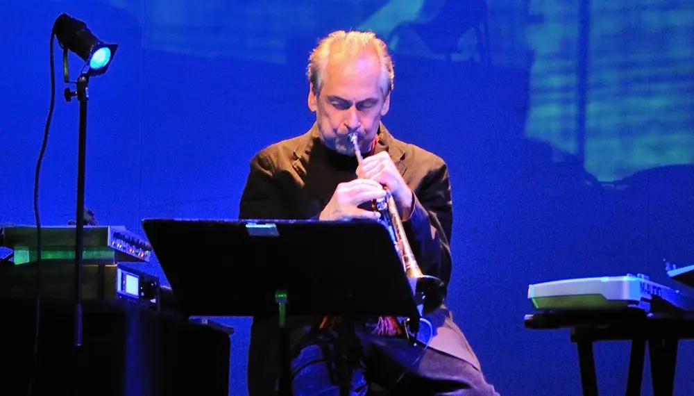 "Music For Sunset": Jon Hassell in Italia si esibirà per il tramonto dell'isola maggiore