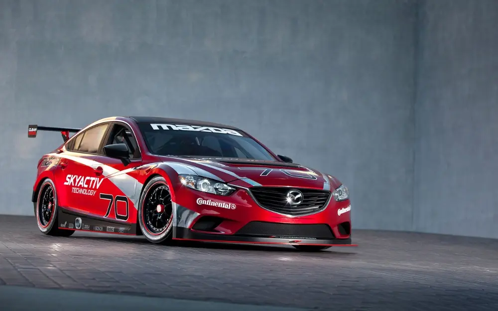 Mazda6 è la prima vettura diesel a vincere la gara Indianapolis Motor Speedway 