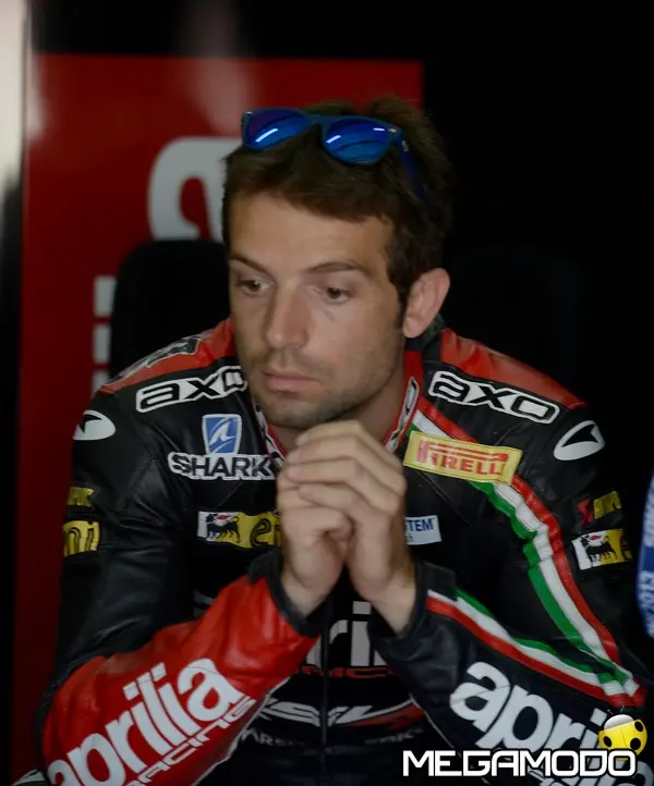 2 apriliaracing guintoli