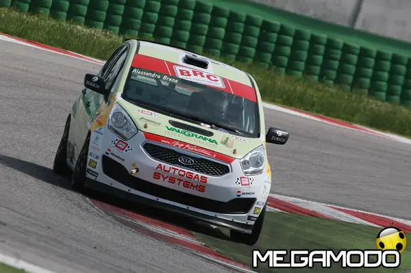 alessandra in azione con la kia