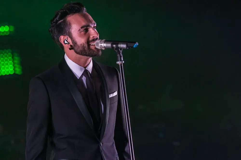 Marco Mengoni porta L’Essenziale Tour al Teatro dei Templi di Paestum