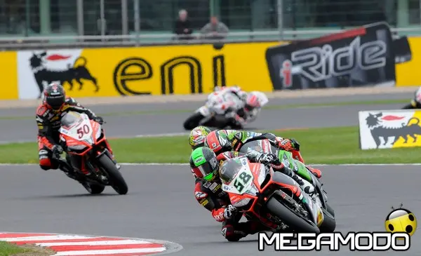 4 apriliaracing race