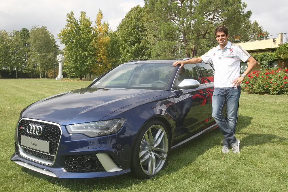 Una Audi RS 6 Avant dà il bentornato a Kakà a Maranello