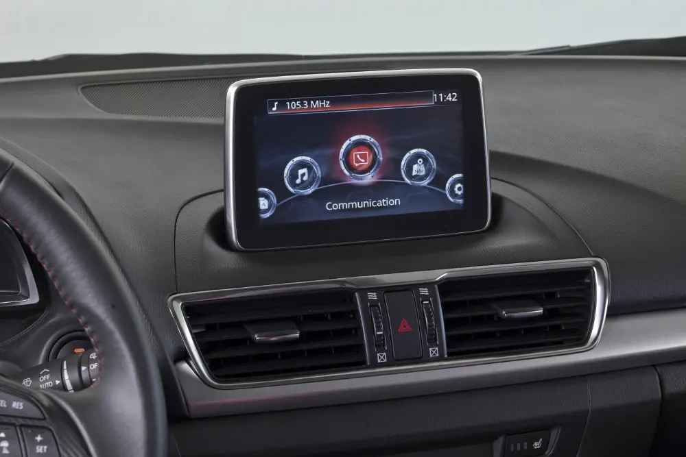 Il nuovo sistema di connettività MZD Connect su Mazda3