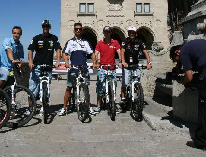 Moto GP San Martino Ride, i piloti del motomondiale gareggiano in bici