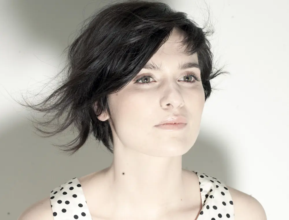 Erica Mou da domani in radio con “Dove cadono i fulmini”