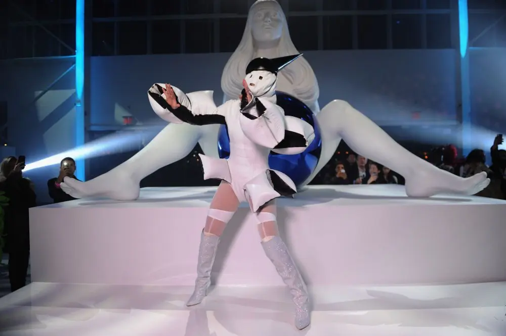 Lady Gaga: è uscito oggi “ARTPOP”