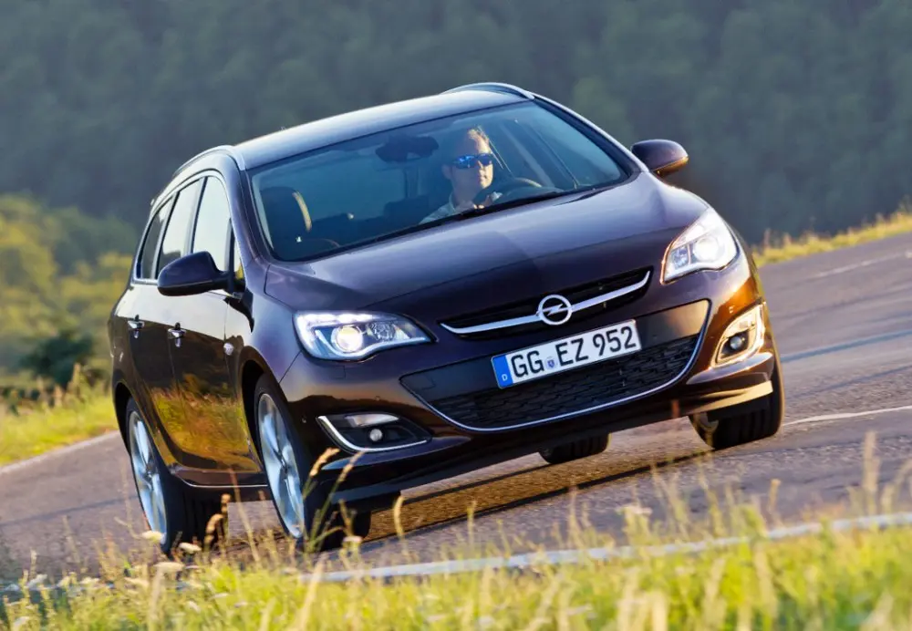 Opel Astra Model Year 2014 con il nuovo diesel e tecnologia IntelliLink