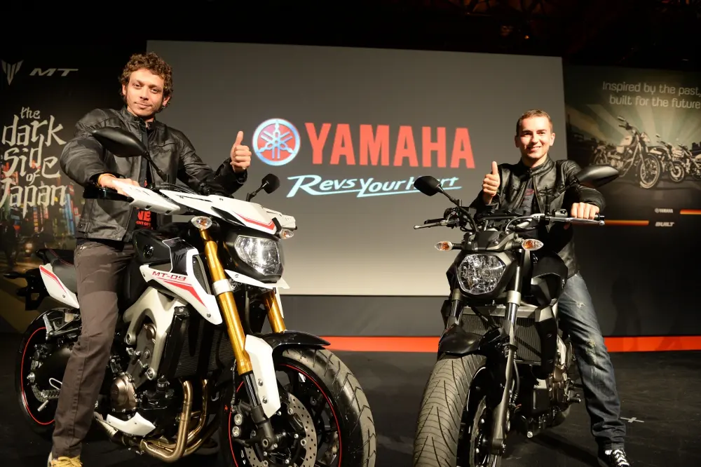 Yamaha: Valentino Rossi ed Jorge Lorenzo svelano le novità in vista dell'Eicma 