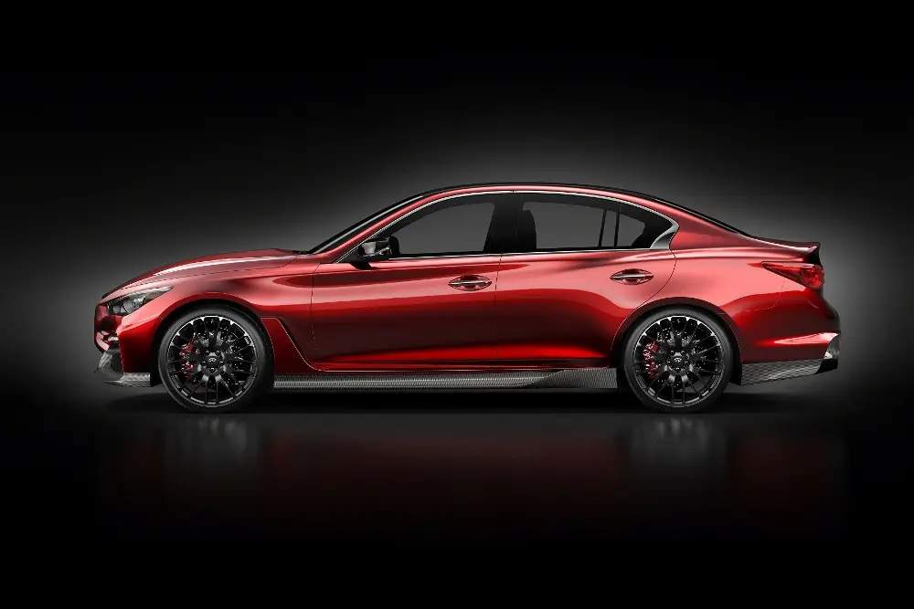 Infiniti Q50 Eau Rouge, elegante e imponente