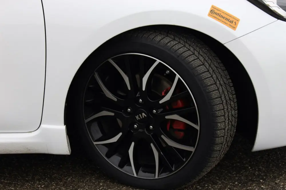 Continental e Kia: il ContiWinterContact TS 830 P per la pro_cee'd GT