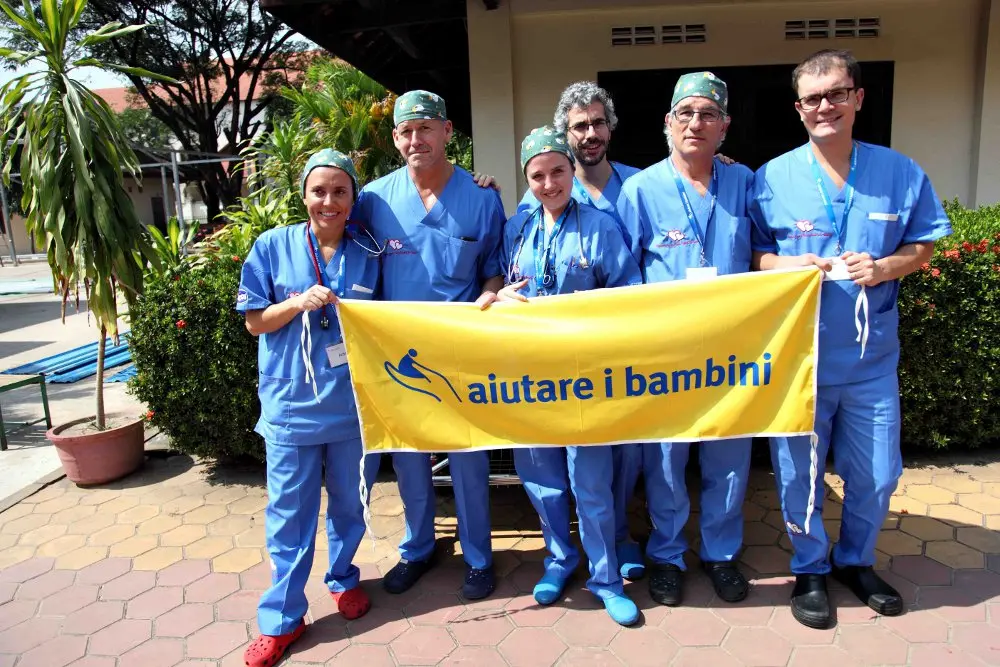 “Cuore di bimbi” della Fondazione “aiutare i bambini”: un Sms per i bimbi cardiopatici