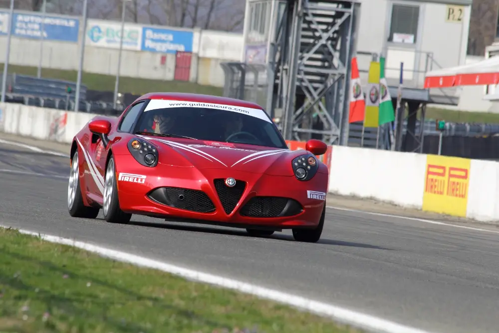 Alfa Romeo 4C "Launch Edition", evento esclusivo per i primi clienti europei