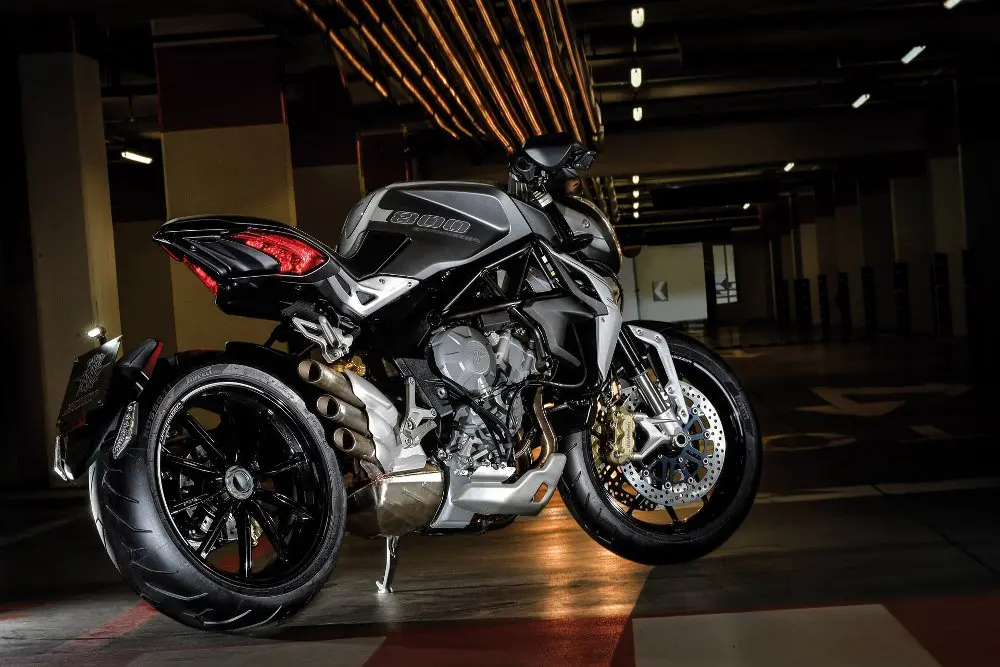Pirelli Diablo Rosso II scelto per MV Agusta Rivale 800 e Brutale 800 Dragster