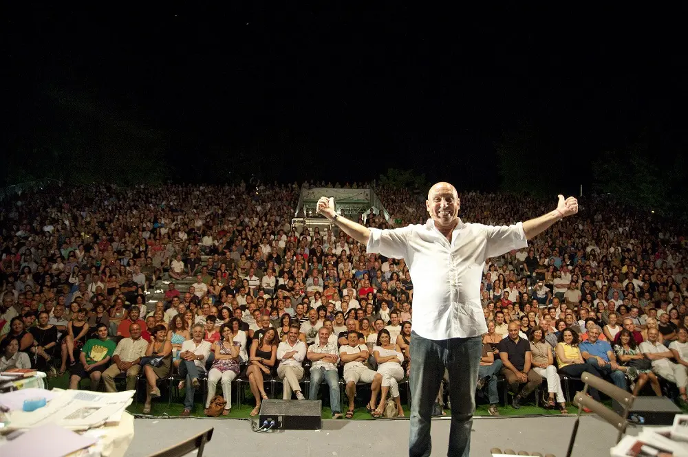 Maurizio Battista con "Combinati per le feste" al Teatro Tendastrisce 