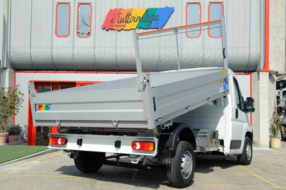 Allestimenti in lega d’alluminio per i veicoli commerciali Peugeot