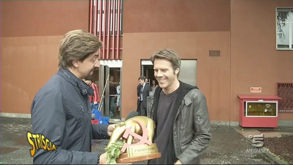 Striscia la notizia: Tapiro d'Oro al principe stacanovista Emanuele Filiberto