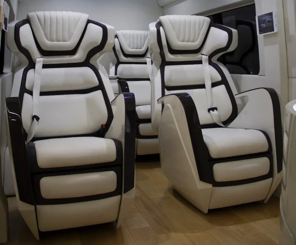 Ford Transit Skyliner Concept: atmosfera esclusiva di un jet privato