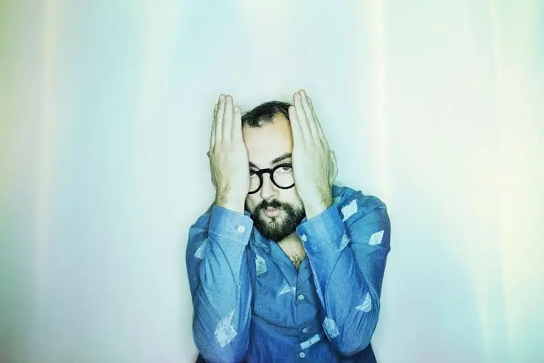 È online il video de "La crisi", il famoso brano dei Bluvertigo reintepretato da Paletti